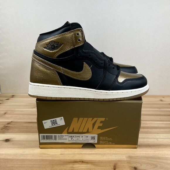 Air Jordan 1 Retro High OG Nike Womens 8.5 Youth Mens 7 Black Metallic Gold - Picture 1 of 13